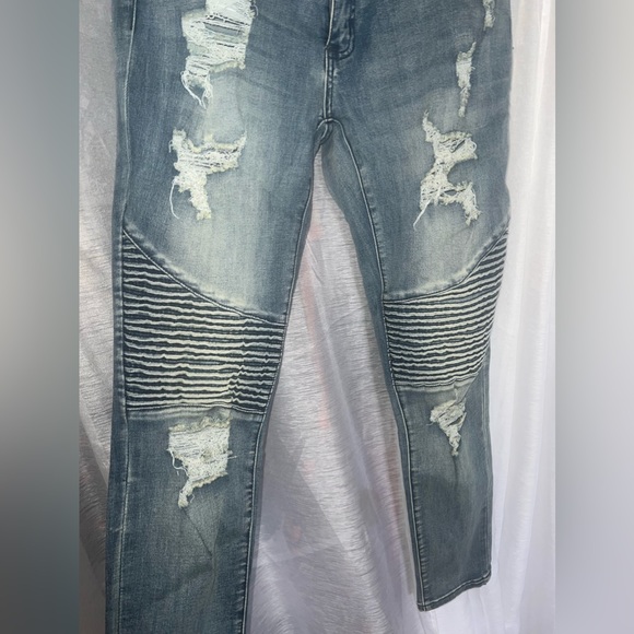 Women’s Fashion Nova Jeans Size 13 ( NEVER WORN ) - Picture 2 of 4